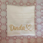 Toalha branca de mão com bordado 30cm x 45cm